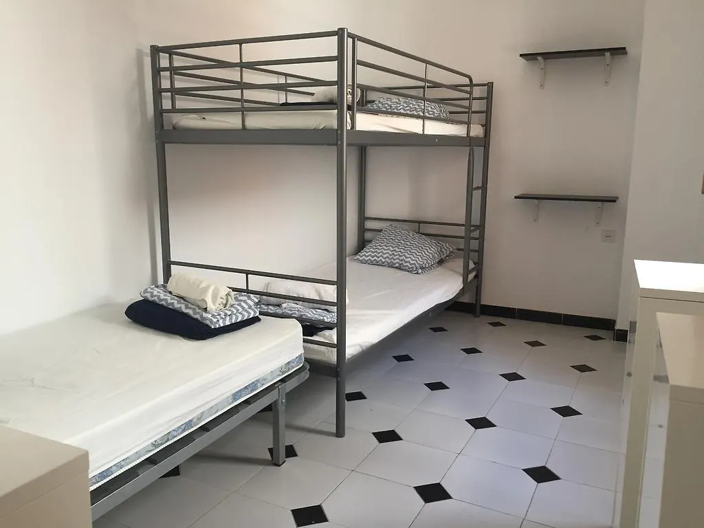 Easy Nerja Hostel İspanya